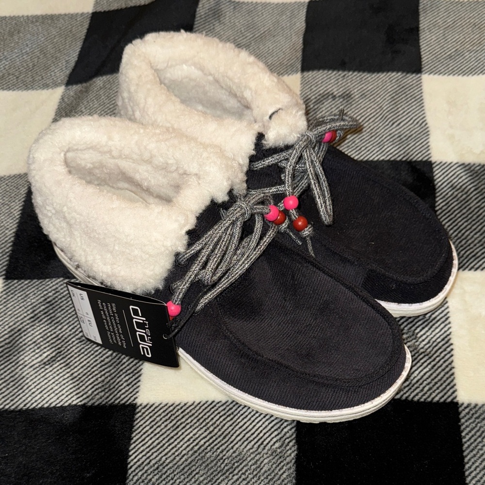 New Women’s Hey Dude Black and Cream Fleece Shoes Size 8